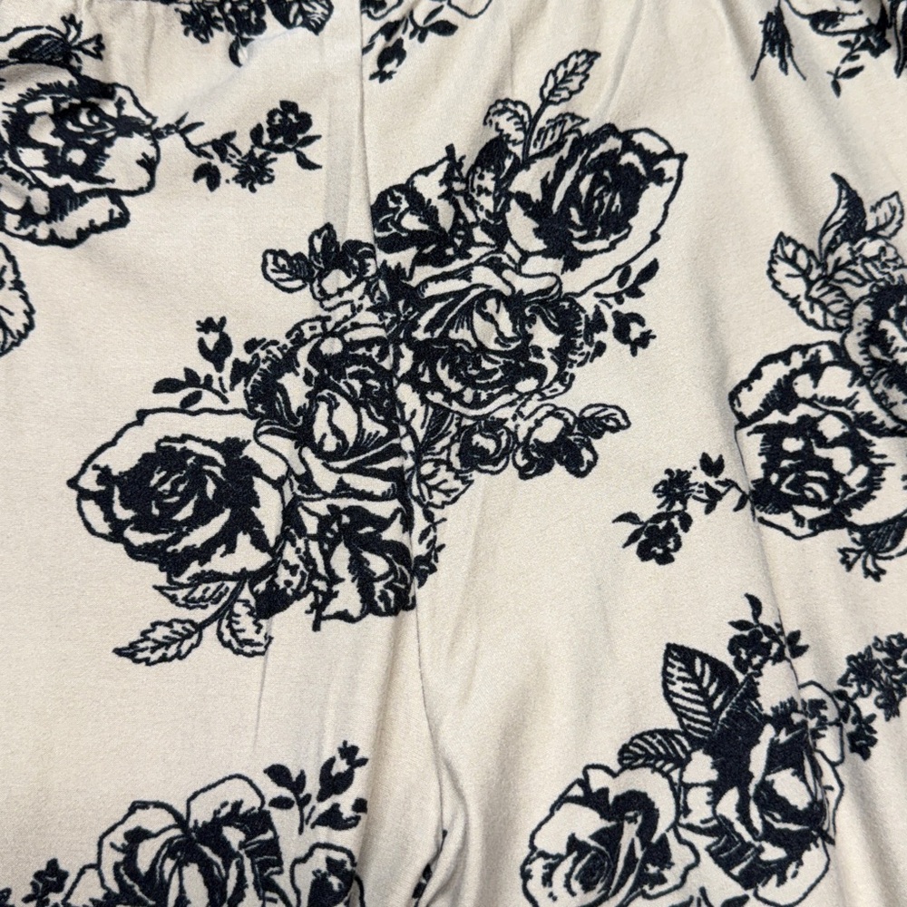 Rue21 Women's Tan and Black Floral Leggings - Picture 2 of 5